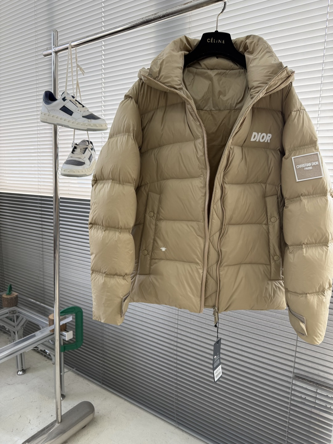 -Dio 25年冬季新款连帽羽绒服小连帽设计，很有质感的原漆原版四合扣，轻松的彰显品牌辨识度跟超强规格性