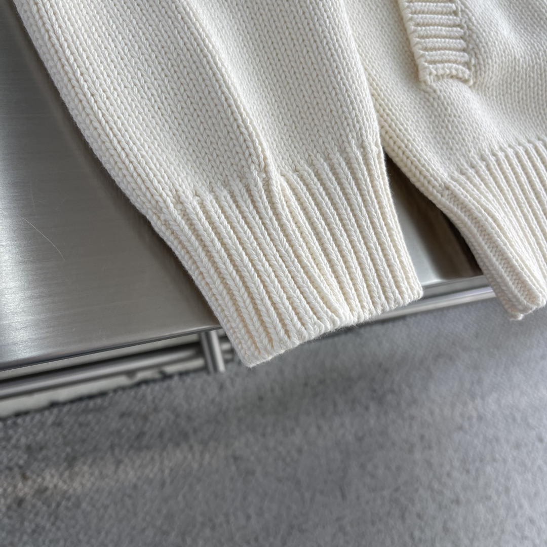 -驴牌 25fw新款拉链嵌花运动衫本款羊毛针织运动衫是四季皆宜的多功能层搭单品，可作为开衫或轻薄外套穿着