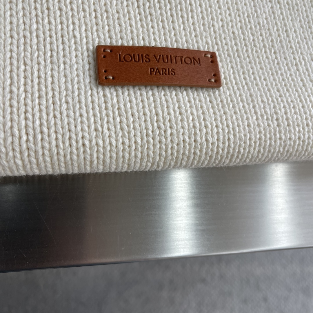 -驴牌 25fw新款拉链嵌花运动衫本款羊毛针织运动衫是四季皆宜的多功能层搭单品，可作为开衫或轻薄外套穿着