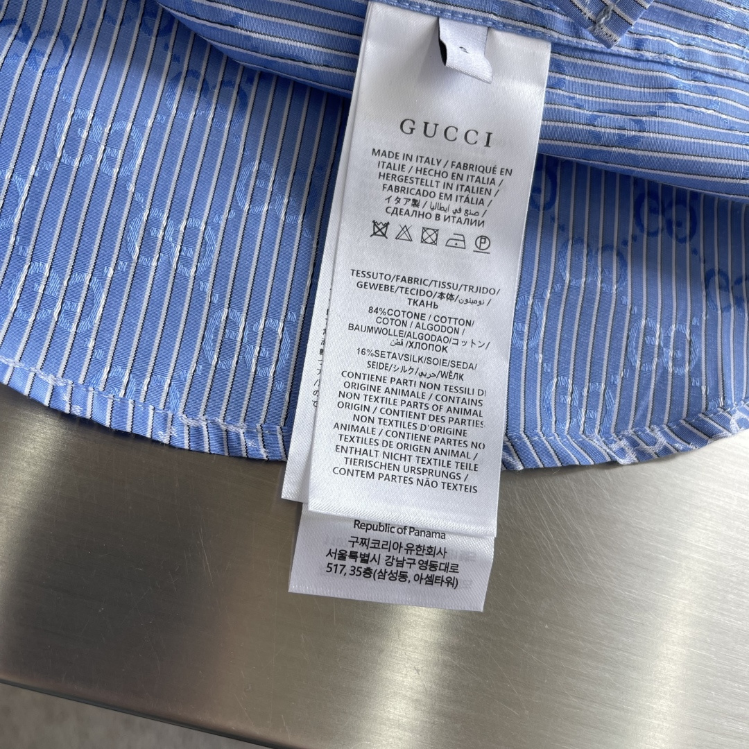 -GUCC 26ss新款提花衬衫 这款正装衬衫廓形简洁利落，巧妙贴合身型。尖领、长袖和隐藏式纽扣门襟更添