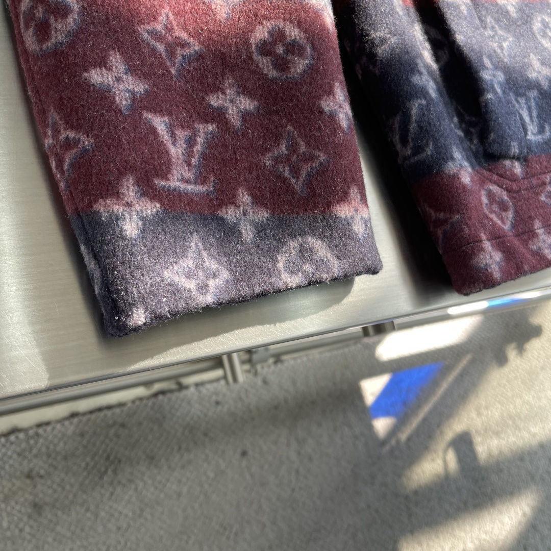 -驴牌 双面工装羊毛夹克定制奢柔双织高密羊绒蚕丝布（绵羊毛成分高达90%） 粗粝却柔软 扎实而蓬松 像被