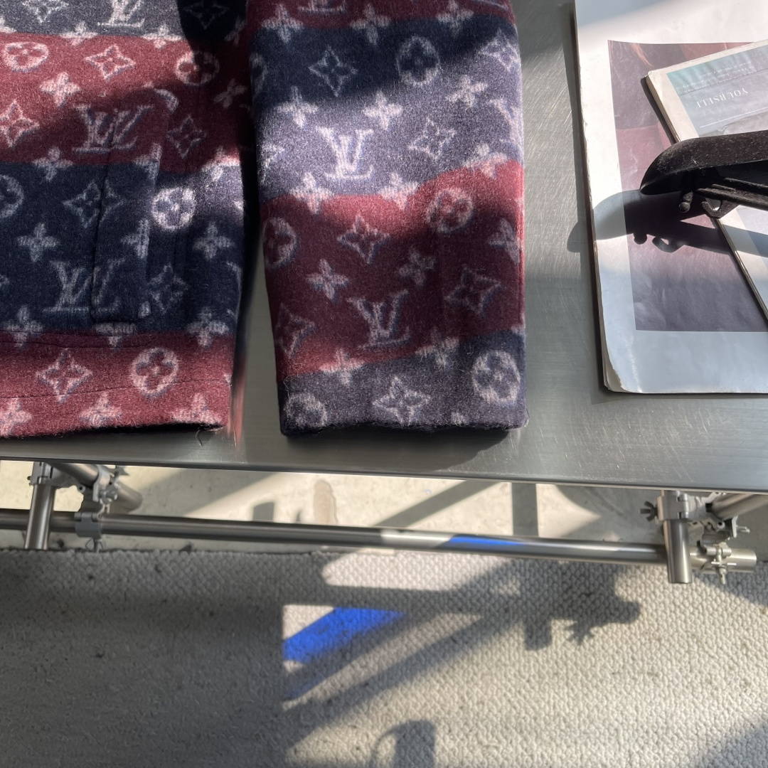 -驴牌 双面工装羊毛夹克定制奢柔双织高密羊绒蚕丝布（绵羊毛成分高达90%） 粗粝却柔软 扎实而蓬松 像被