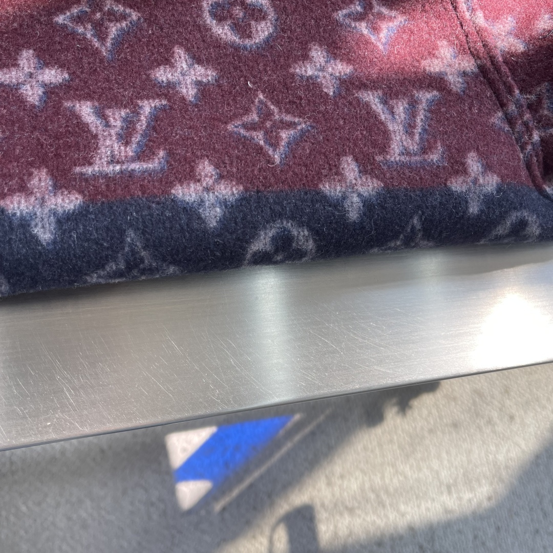 -驴牌 双面工装羊毛夹克定制奢柔双织高密羊绒蚕丝布（绵羊毛成分高达90%） 粗粝却柔软 扎实而蓬松 像被