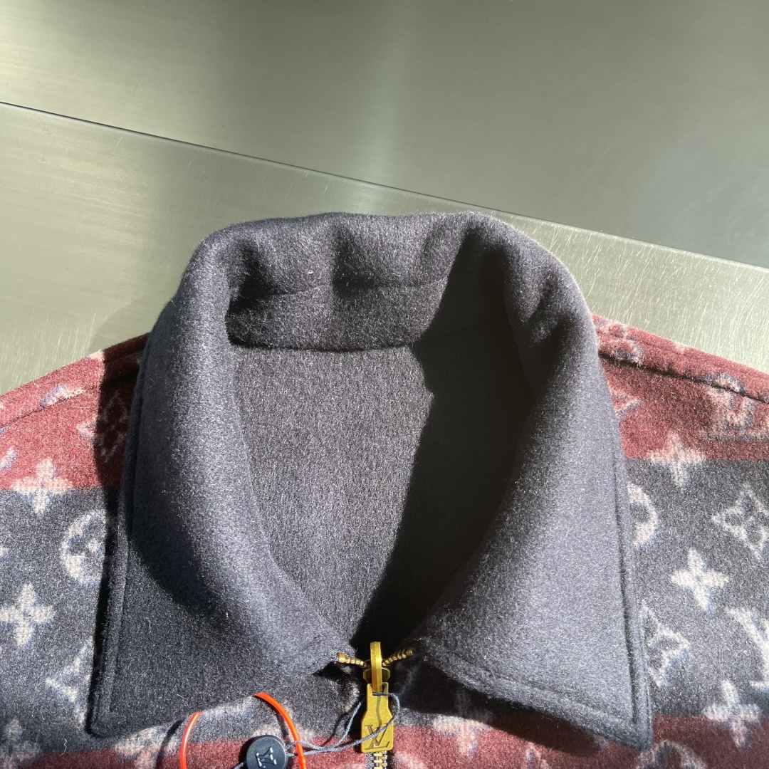 -驴牌 双面工装羊毛夹克定制奢柔双织高密羊绒蚕丝布（绵羊毛成分高达90%） 粗粝却柔软 扎实而蓬松 像被