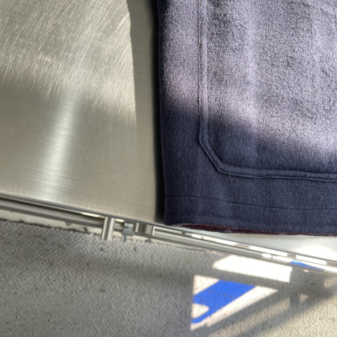 -驴牌 双面工装羊毛夹克定制奢柔双织高密羊绒蚕丝布（绵羊毛成分高达90%） 粗粝却柔软 扎实而蓬松 像被