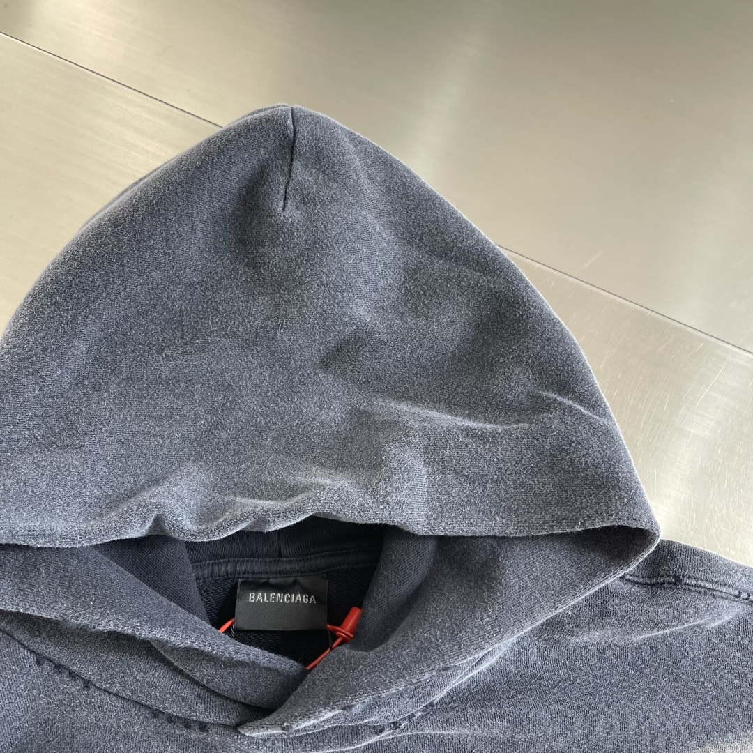 帽衫。-Balenciag 破洞口袋连帽卫衣定制墨染云柔卫衣料 质感卓越 舒适贴肤 以浓郁而纯粹的洗水黑