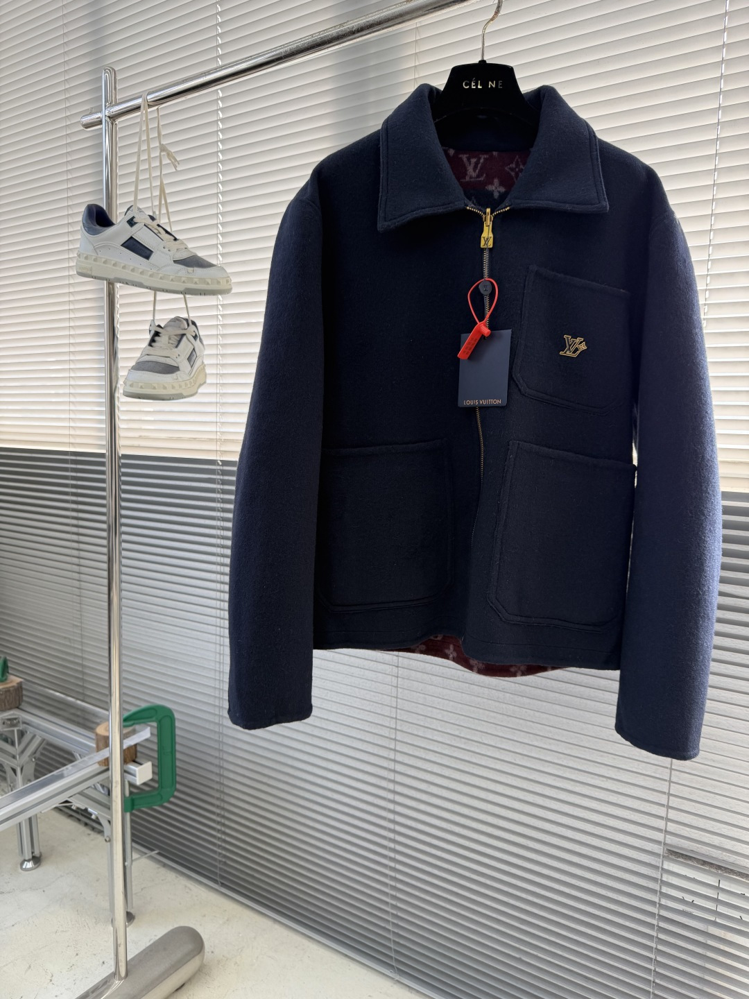 -驴牌 双面工装羊毛夹克定制奢柔双织高密羊绒蚕丝布（绵羊毛成分高达90%） 粗粝却柔软 扎实而蓬松 像被