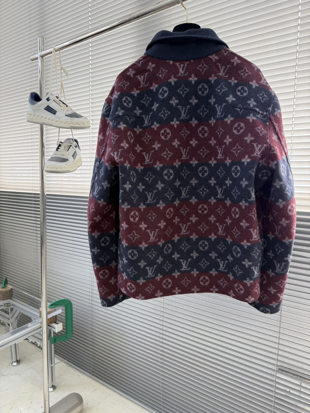 -驴牌 双面工装羊毛夹克定制奢柔双织高密羊绒蚕丝布（绵羊毛成分高达90%） 粗粝却柔软 扎实而蓬松 像被