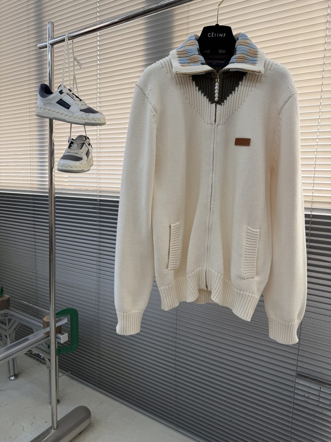 -驴牌 25fw新款拉链嵌花运动衫本款羊毛针织运动衫是四季皆宜的多功能层搭单品，可作为开衫或轻薄外套穿着