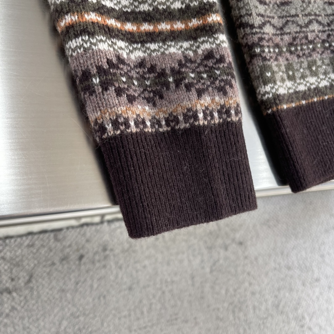 -Loro Piana 25fw新款SPeyside男士圆领上衣这款SPeyside圆领毛衣采用精致的羊