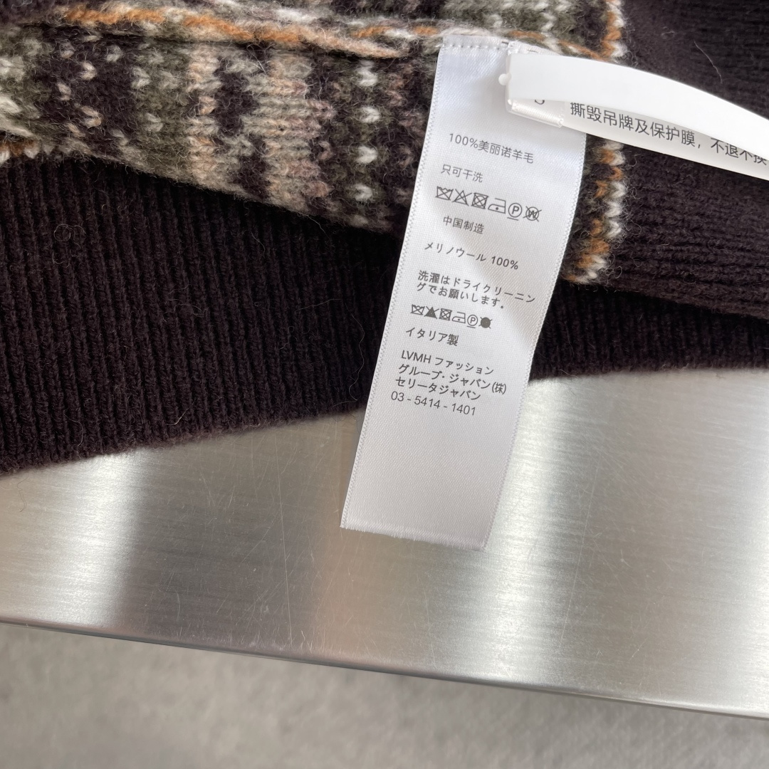 -Loro Piana 25fw新款SPeyside男士圆领上衣这款SPeyside圆领毛衣采用精致的羊