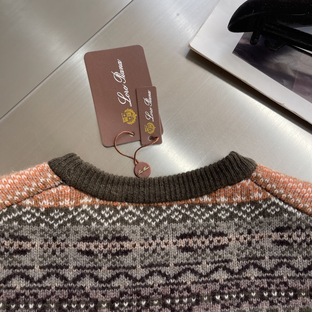 -Loro Piana 25fw新款SPeyside男士圆领上衣这款SPeyside圆领毛衣采用精致的羊