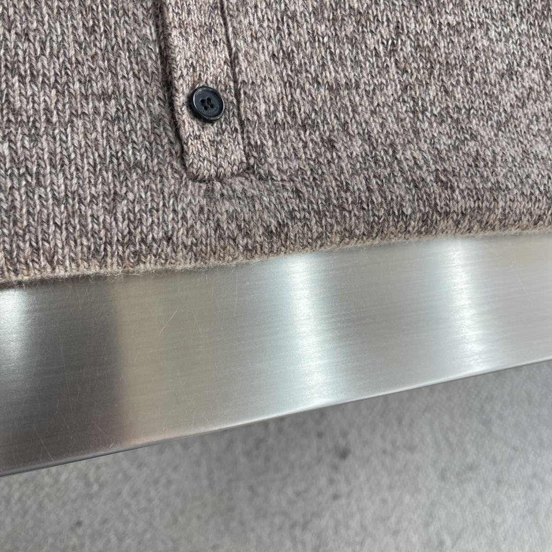 -Loro Piana 25fw新款SPeyside男士圆领上衣这款SPeyside圆领毛衣采用精致的羊