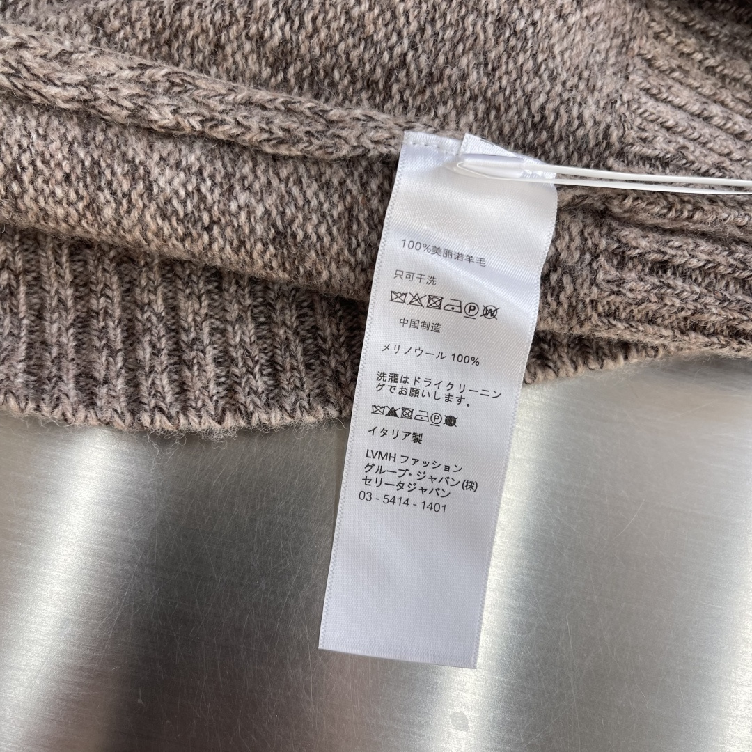 -Loro Piana 25fw新款SPeyside男士圆领上衣这款SPeyside圆领毛衣采用精致的羊