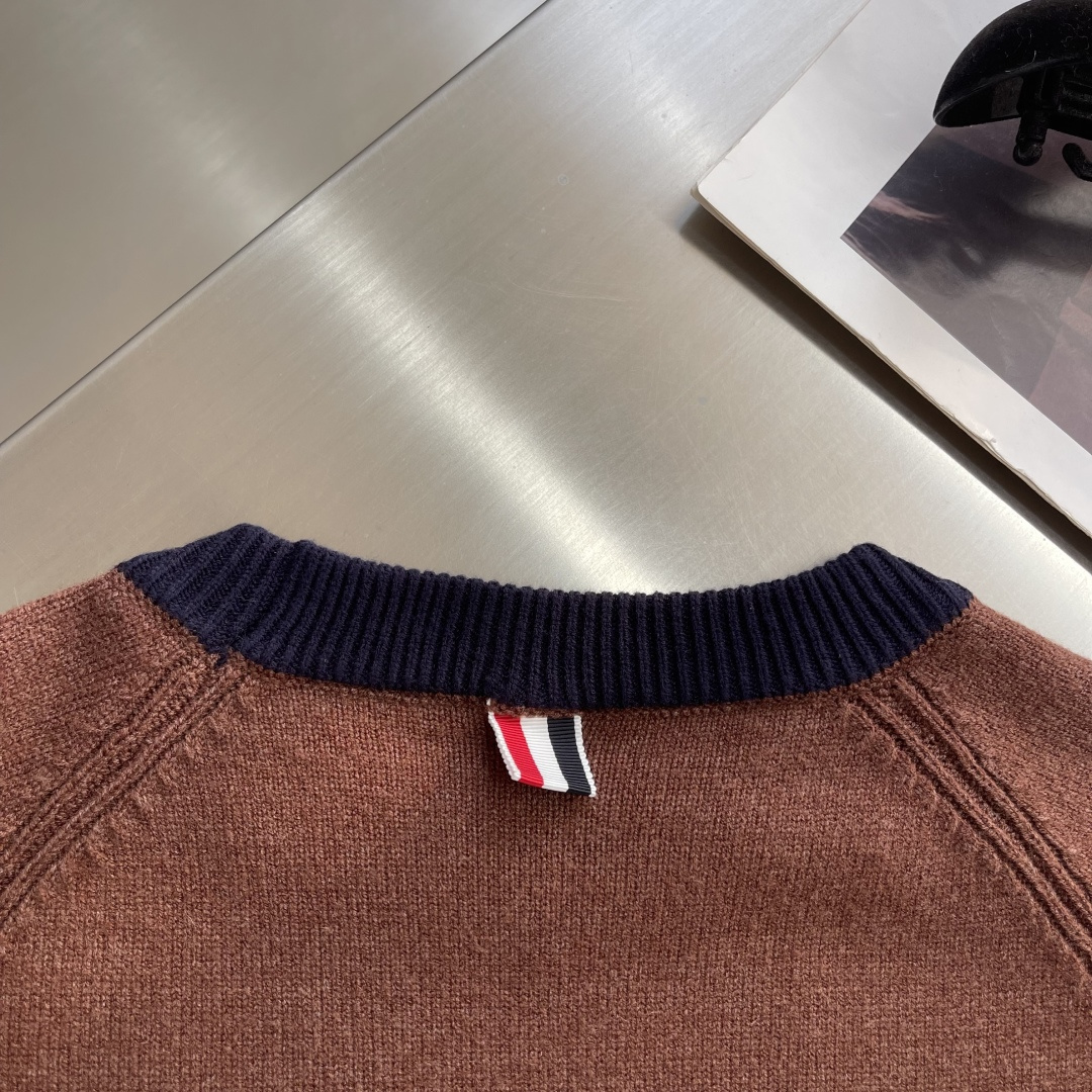 -TB 精密澳毛间边落肩圆领毛衣进口斯托尔机织357针型高织高密 色纺全羊毛材质纱线，7股并线机织 翻领