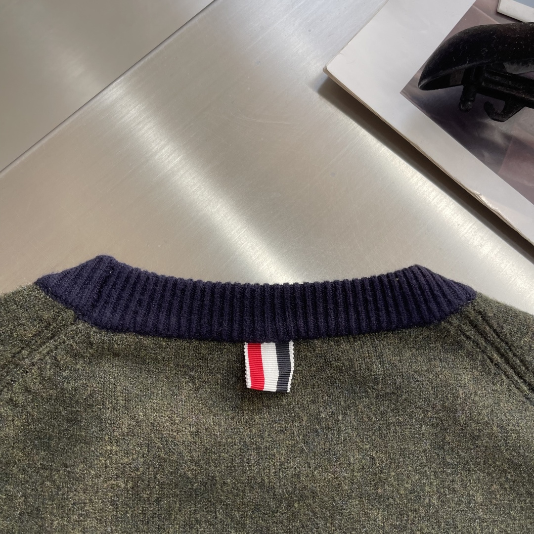 -TB 精密澳毛间边落肩圆领毛衣进口斯托尔机织357针型高织高密 色纺全羊毛材质纱线，7股并线机织 翻领