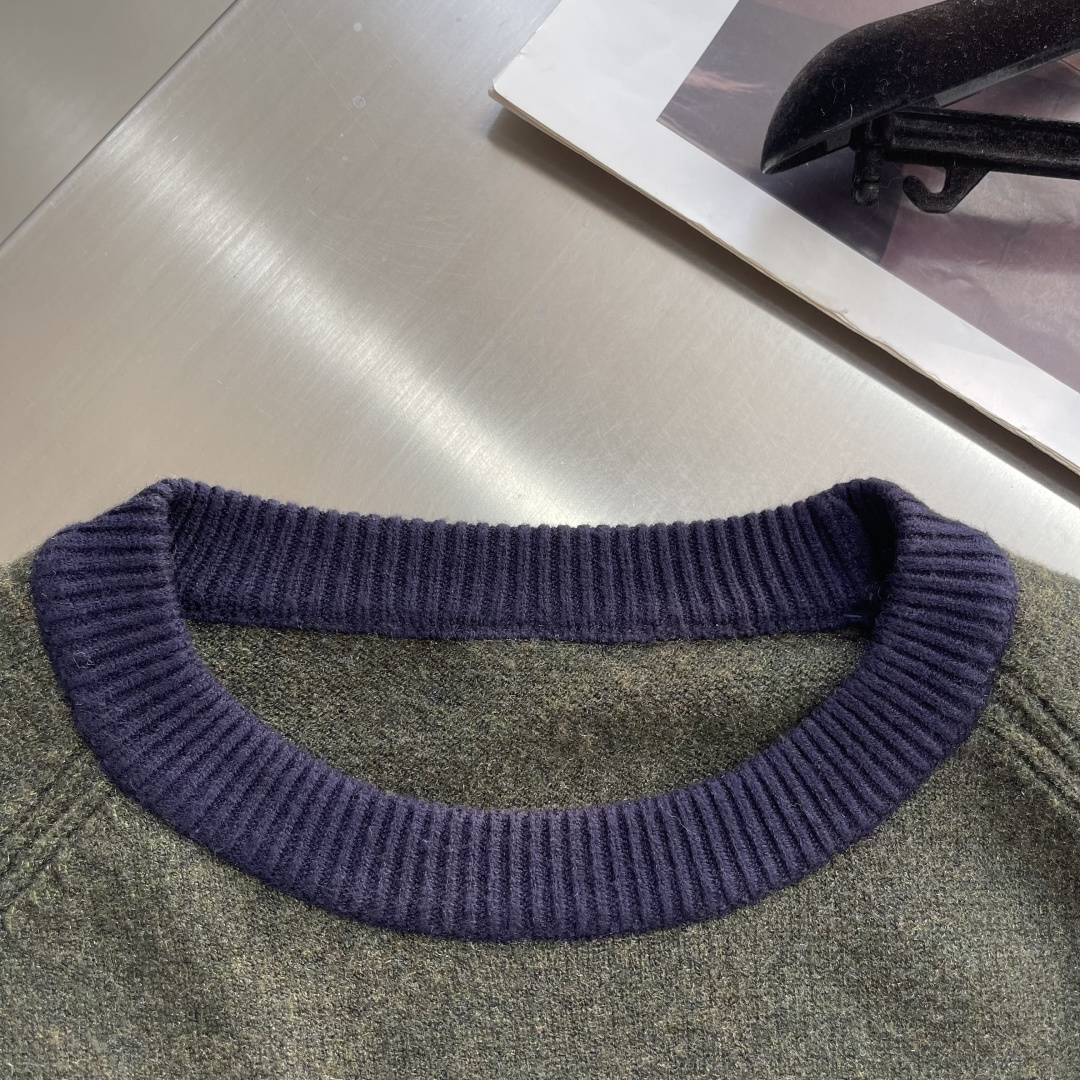 -TB 精密澳毛间边落肩圆领毛衣进口斯托尔机织357针型高织高密 色纺全羊毛材质纱线，7股并线机织 翻领