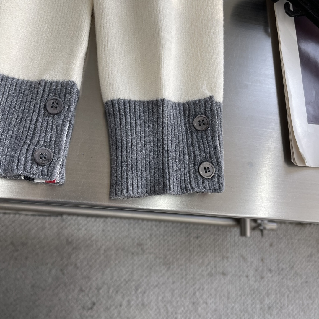 -TB 精密澳毛间边落肩圆领毛衣进口斯托尔机织357针型高织高密 色纺全羊毛材质纱线，7股并线机织 翻领