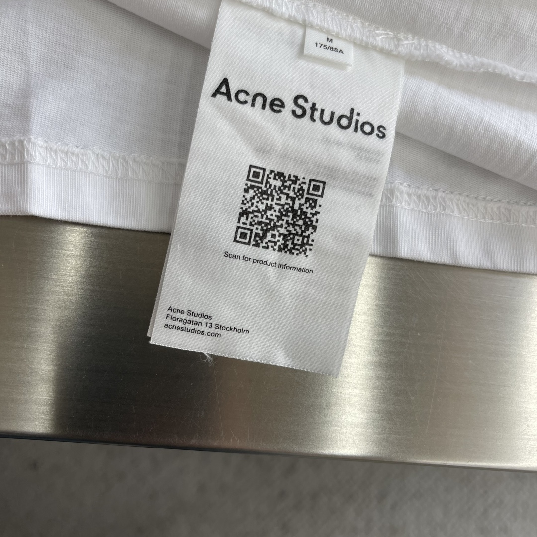 -Acne Studios 做旧徽标短袖定制雅棉双股绵柔平纹织物 柔软细腻 舒适贴肤 以纯粹与洁净的白色