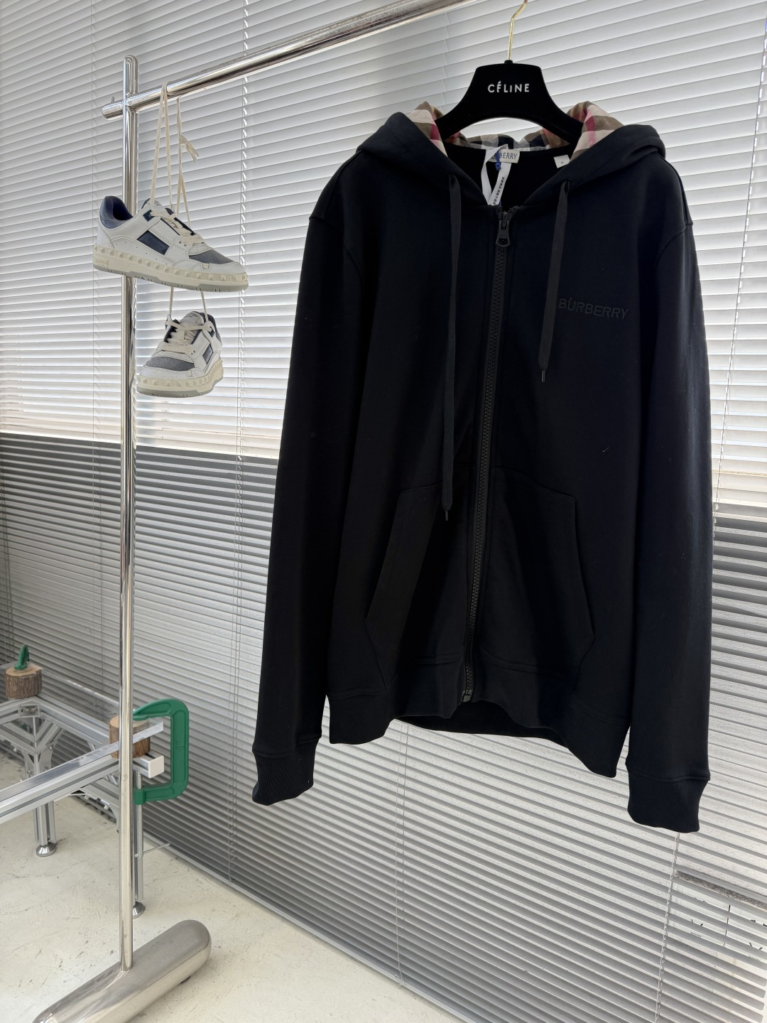 NO:908983,-BBR classic embroidered LOGO hooded long-sleeved sweatshirt 420g combed cotton terry sweatshirt material 440g matching cotton rib Customized cotton plaid fabric Positioning cutting machine Fabric enzyme washing Imported embroidery 1:1 customized accessories and accessories Size S M L Size dress length bust shoulder width S 68.5 112 45.8 M70 116 47 L71.5  48.2,,hoodie,sweatshirts,hats,19860909-BBR 经典刺绣LOGO连帽长袖卫衣 420克精梳棉毛圈卫衣料 440克配套棉罗纹 定制全棉格子面料 定位裁床 面料酵洗 进口刺绣 1:1订制辅料、配件 尺码S M L 尺码衣长胸围肩宽 S 68.5 112 45.8 M70 116 47 L71.5 48.2,,hoodie,sweatshirts,hats,,Men's clothing