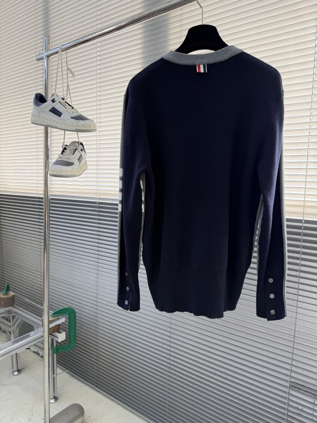 -TB 新款拼色全棉圆领针织衫。怕羊毛羊绒衫不好打理的，这款就是你们的首选了，100%棉经过特殊处理造成