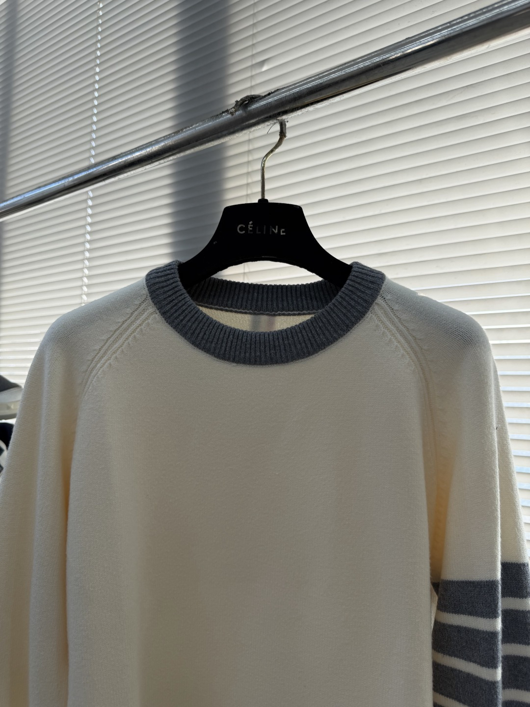 -TB 精密澳毛间边落肩圆领毛衣进口斯托尔机织357针型高织高密 色纺全羊毛材质纱线，7股并线机织 翻领