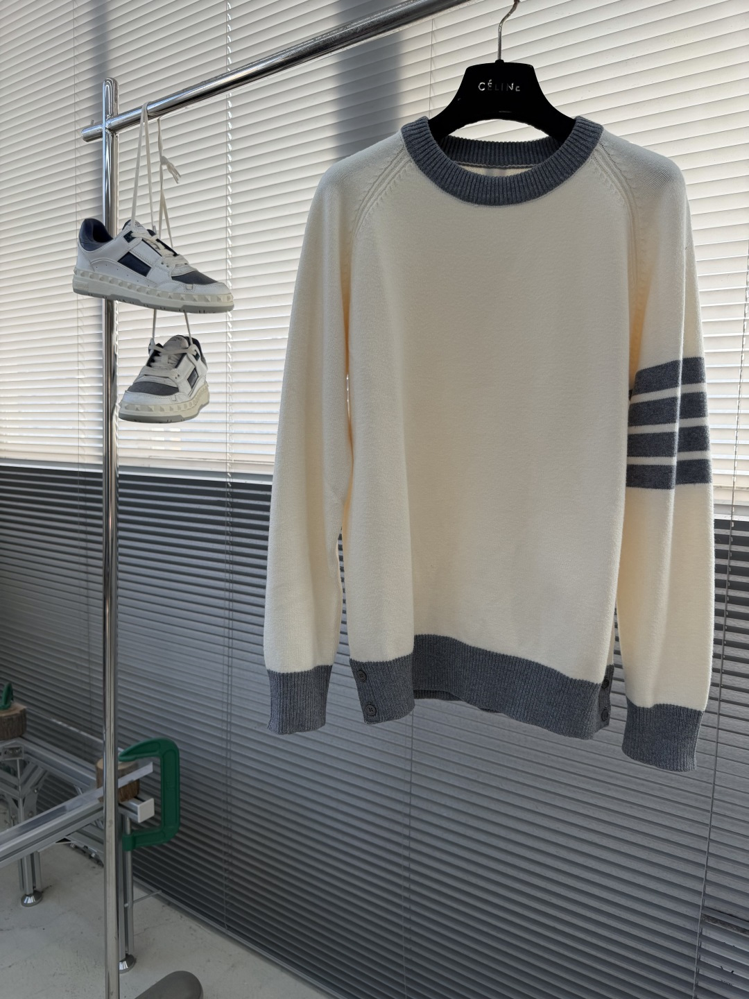 -TB 精密澳毛间边落肩圆领毛衣进口斯托尔机织357针型高织高密 色纺全羊毛材质纱线，7股并线机织 翻领