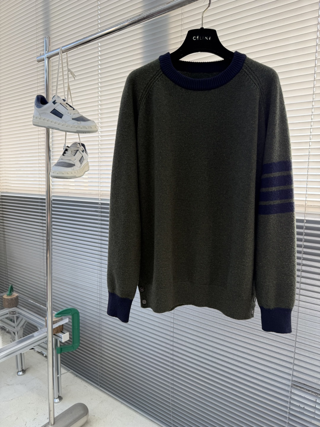 -TB 精密澳毛间边落肩圆领毛衣进口斯托尔机织357针型高织高密 色纺全羊毛材质纱线，7股并线机织 翻领