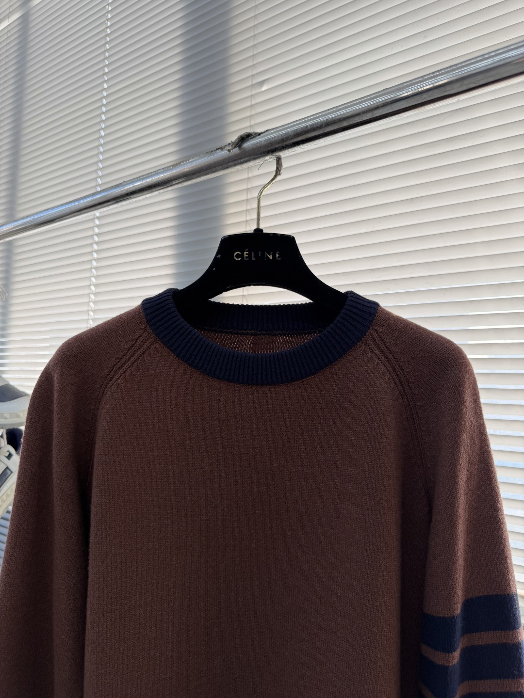 -TB 精密澳毛间边落肩圆领毛衣进口斯托尔机织357针型高织高密 色纺全羊毛材质纱线，7股并线机织 翻领