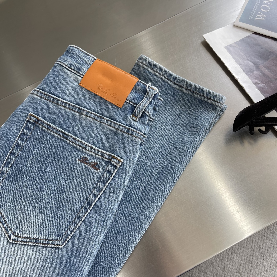 -Loro Piana 26早春新款浅色洗水牛仔长裤纹路很漂亮的牛仔。在于细节、在于品质。国内顶级牛仔制