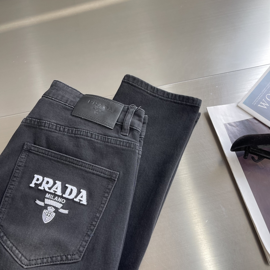-PRAD 26早春新款男士小直筒牛仔裤超柔软，弹力面料，复杂的手工艺叠加，任何一个洗水环节多停留几秒都