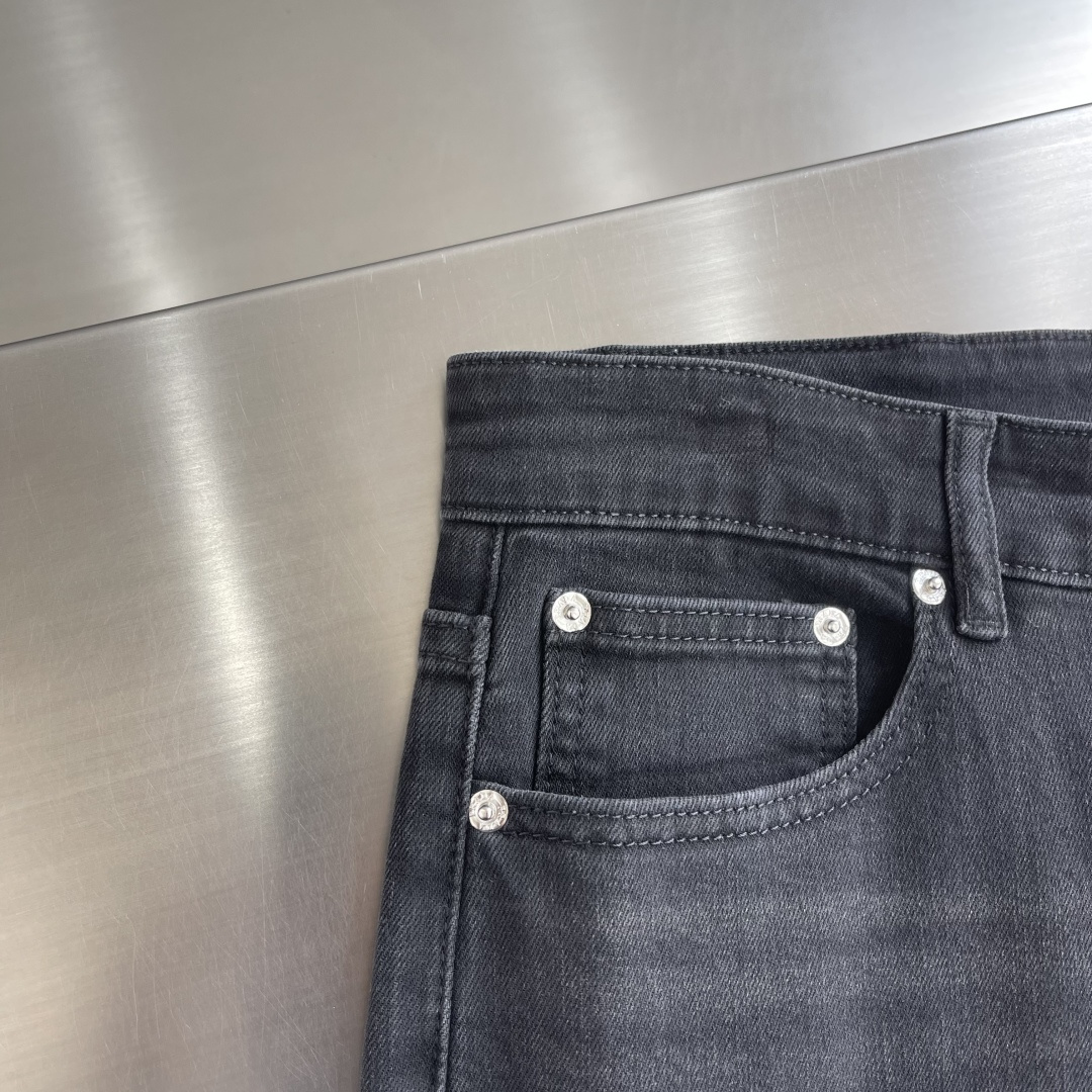 -PRAD 26早春新款男士小直筒牛仔裤超柔软，弹力面料，复杂的手工艺叠加，任何一个洗水环节多停留几秒都