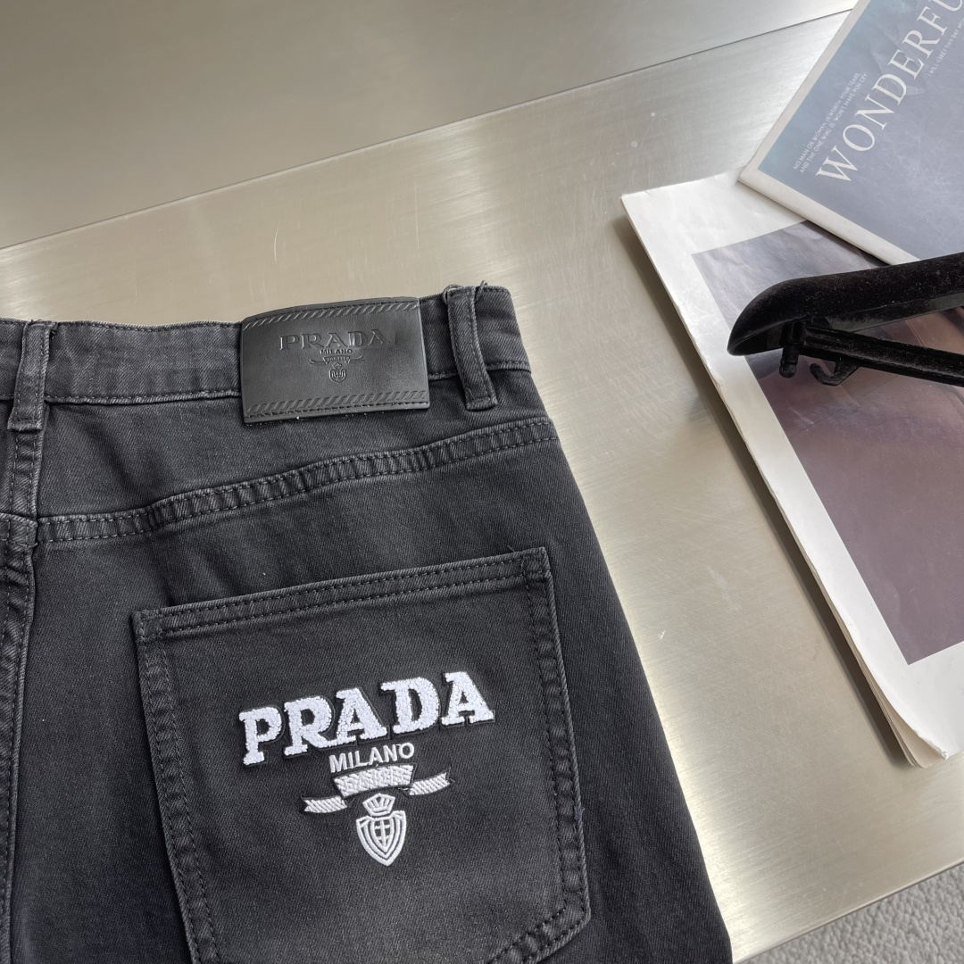 -PRAD 26早春新款男士小直筒牛仔裤超柔软，弹力面料，复杂的手工艺叠加，任何一个洗水环节多停留几秒都