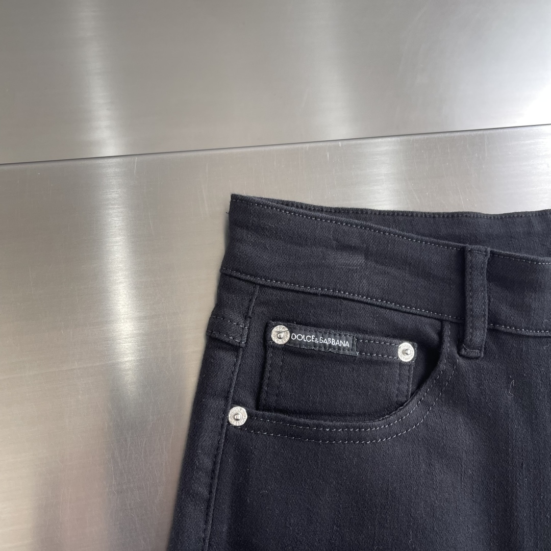 -DG 🔥春夏薄款黑牛，经典铁标系列！超柔和水洗牛仔裤 ，上身爆帅，小直筒设计，修身裁剪，男款顶级休闲棉