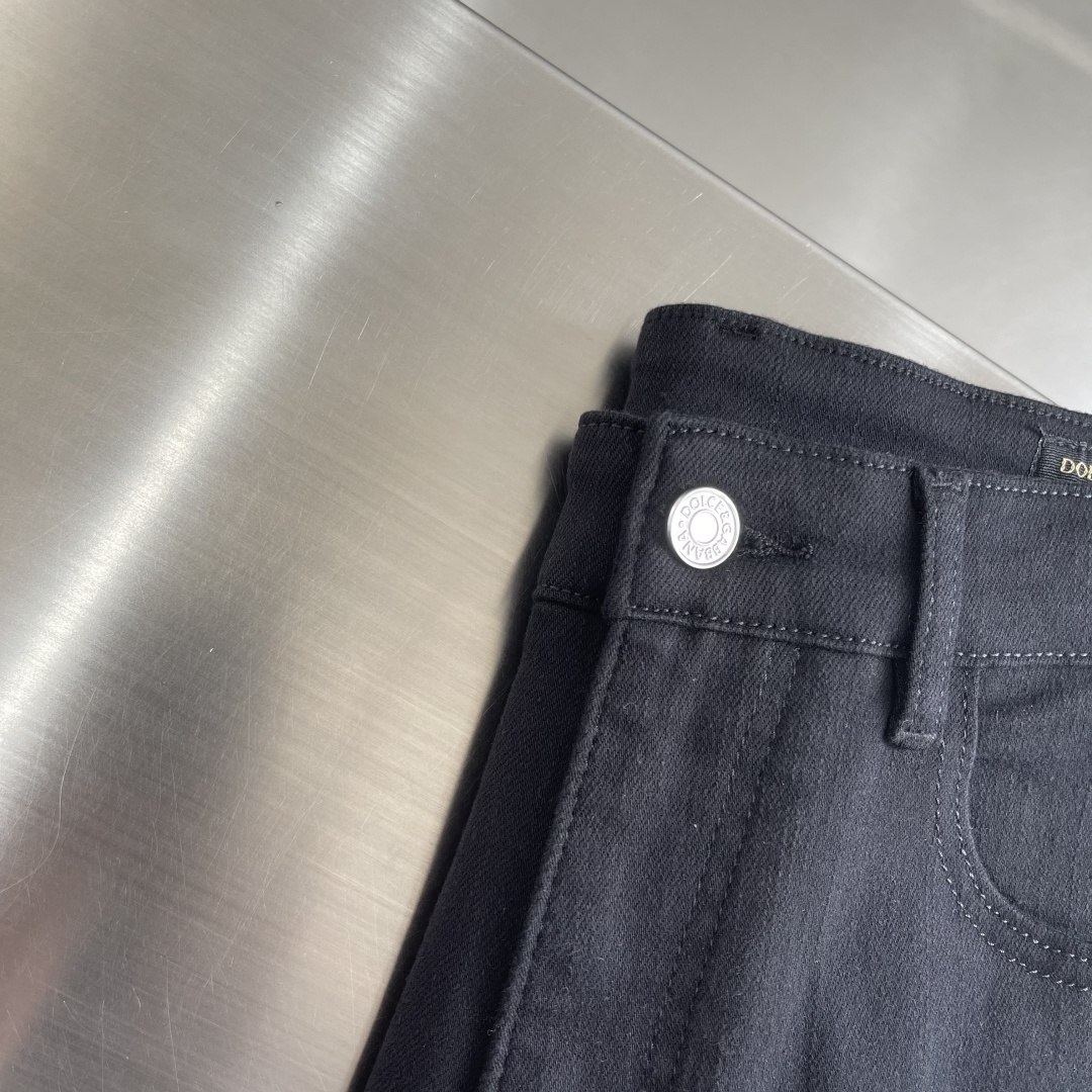 -DG 🔥春夏薄款黑牛，经典铁标系列！超柔和水洗牛仔裤 ，上身爆帅，小直筒设计，修身裁剪，男款顶级休闲棉