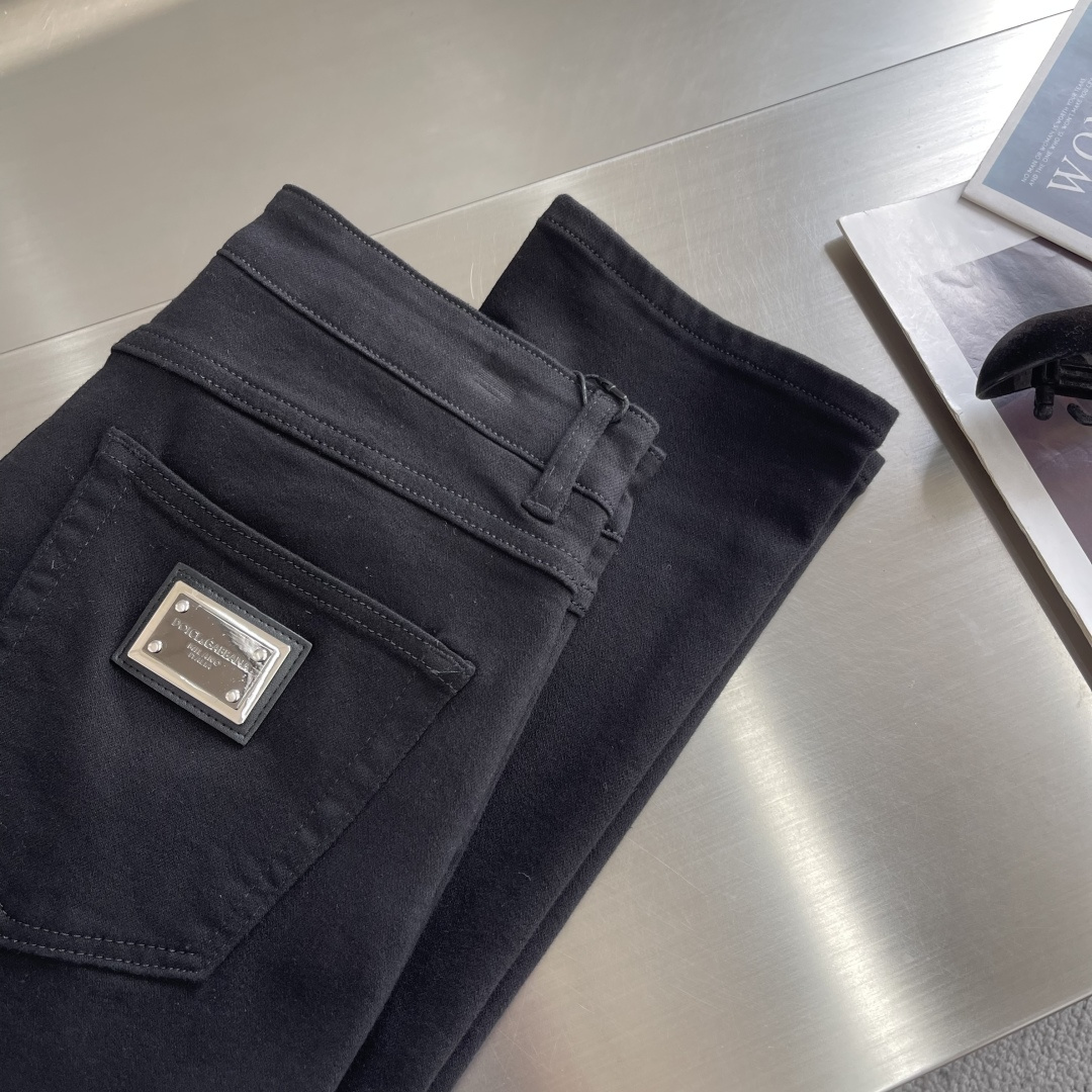 -DG 🔥春夏薄款黑牛，经典铁标系列！超柔和水洗牛仔裤 ，上身爆帅，小直筒设计，修身裁剪，男款顶级休闲棉