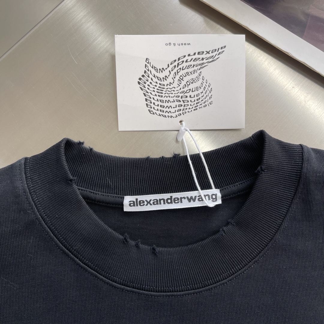 -alexander wang 26SS春夏新款，采用进口染料纯手工手绘工艺，色彩艳丽冲击力强，手绘招牌