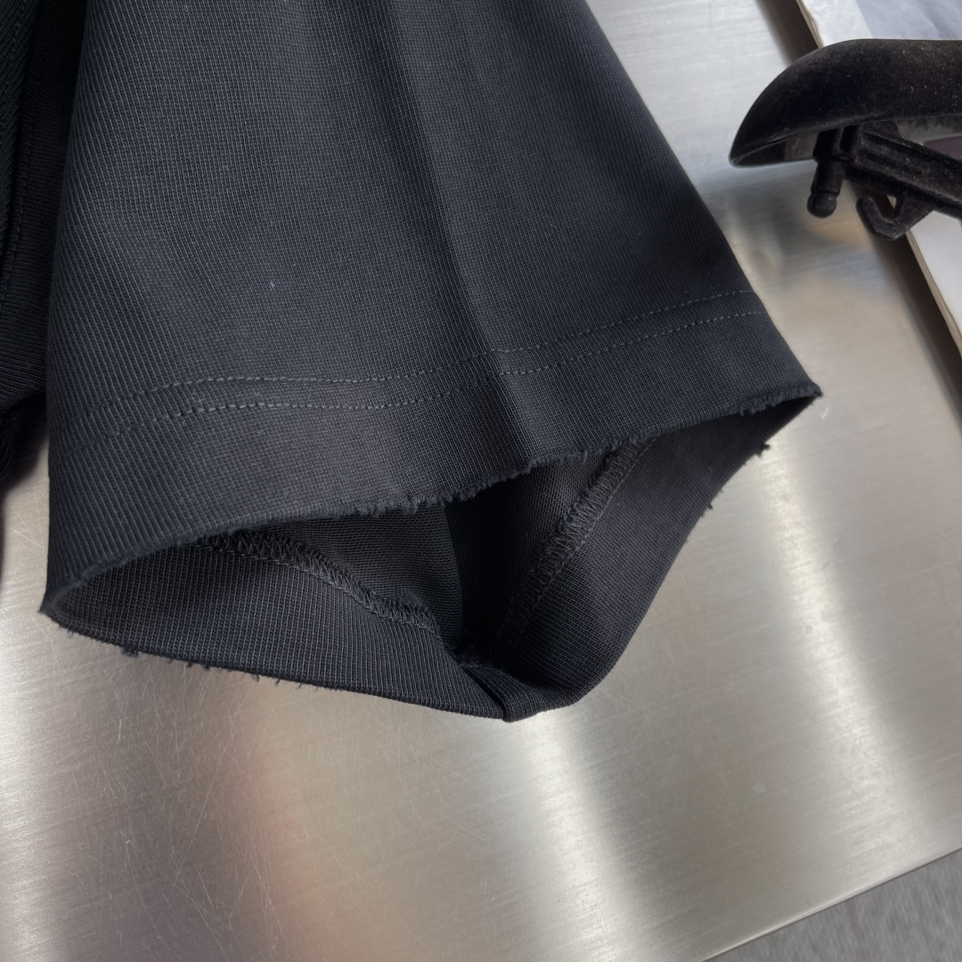-alexander wang 26SS春夏新款，采用进口染料纯手工手绘工艺，色彩艳丽冲击力强，手绘招牌