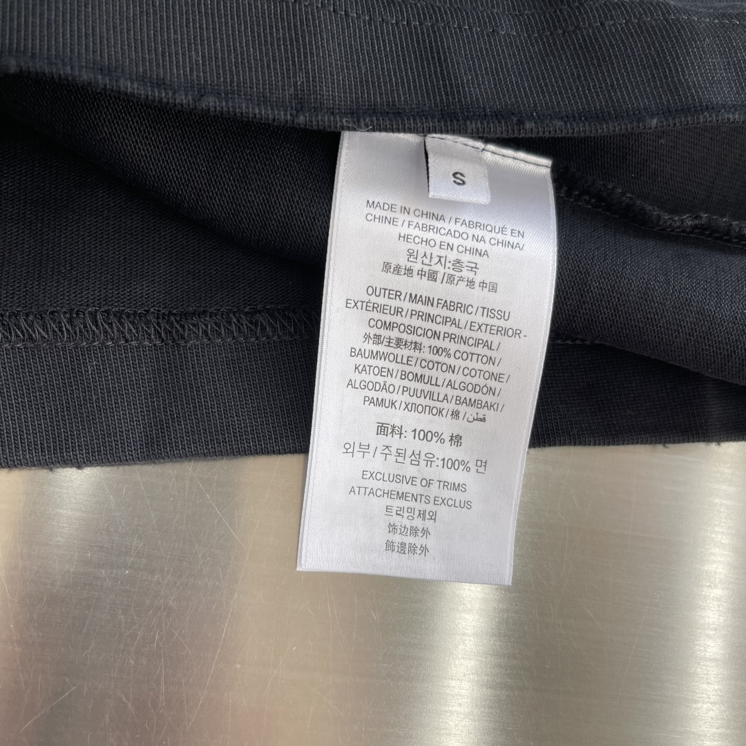 -alexander wang 26SS春夏新款，采用进口染料纯手工手绘工艺，色彩艳丽冲击力强，手绘招牌