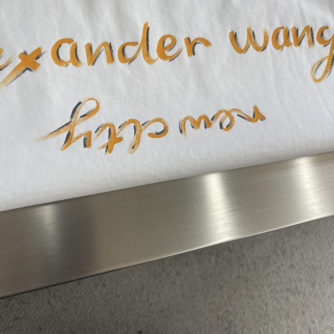 -alexander wang 26SS春夏新款，采用进口染料纯手工手绘工艺，色彩艳丽冲击力强，手绘招牌