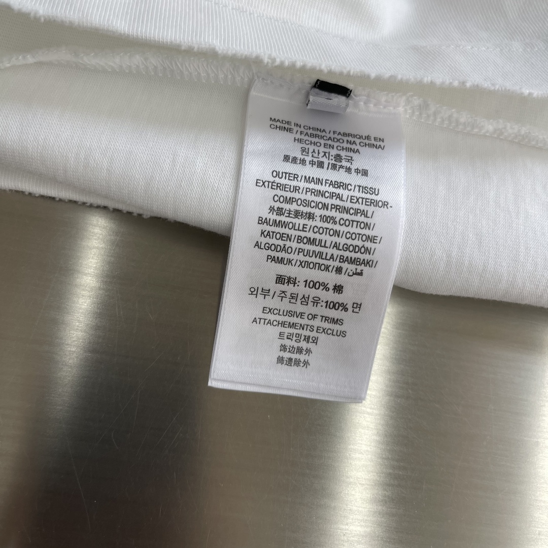 -alexander wang 26SS春夏新款，采用进口染料纯手工手绘工艺，色彩艳丽冲击力强，手绘招牌