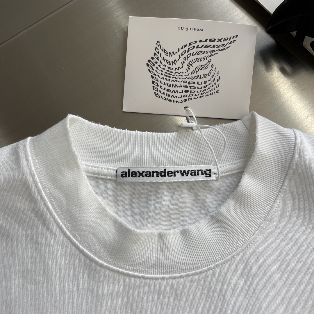 -alexander wang 26SS春夏新款，采用进口染料纯手工手绘工艺，色彩艳丽冲击力强，手绘招牌