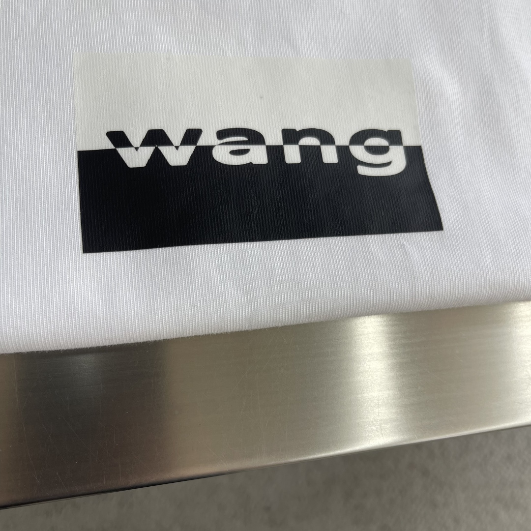 -Alexander Wang 2026SS春夏新款经典简约LOGOt恤太帅了， 印花黑白对称，采用35