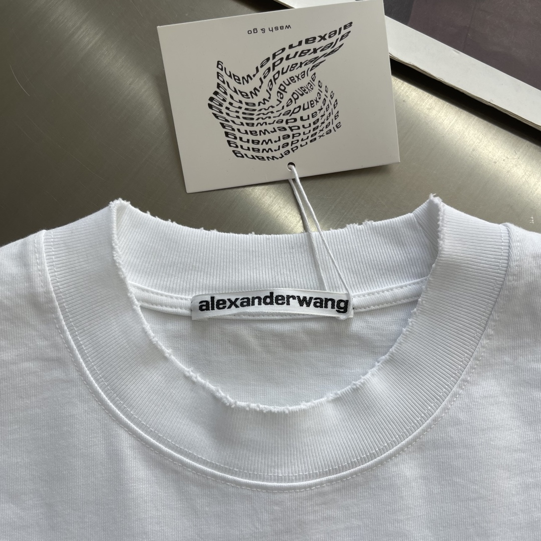 -Alexander Wang 2026SS春夏新款经典简约LOGOt恤太帅了， 印花黑白对称，采用35