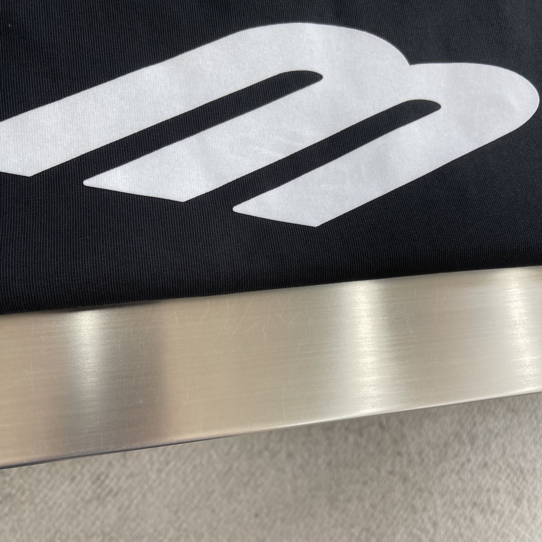-Balenciag 26SS专柜同款 LOGO印花平纹针织圆领短袖T恤，正面和背面饰以3M植绒印花，采
