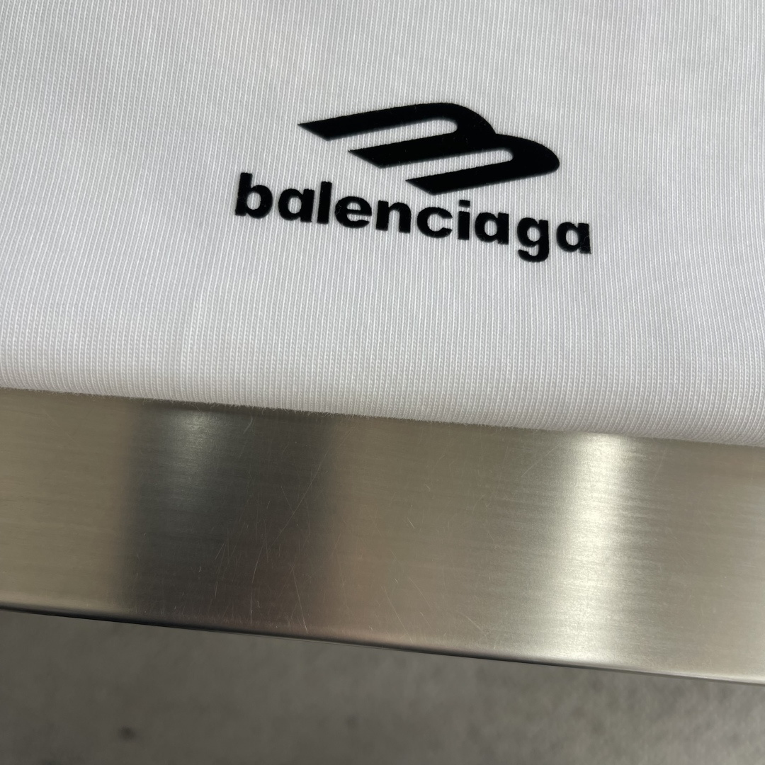 -Balenciag 26SS专柜同款 LOGO印花平纹针织圆领短袖T恤，正面和背面饰以3M植绒印花，采