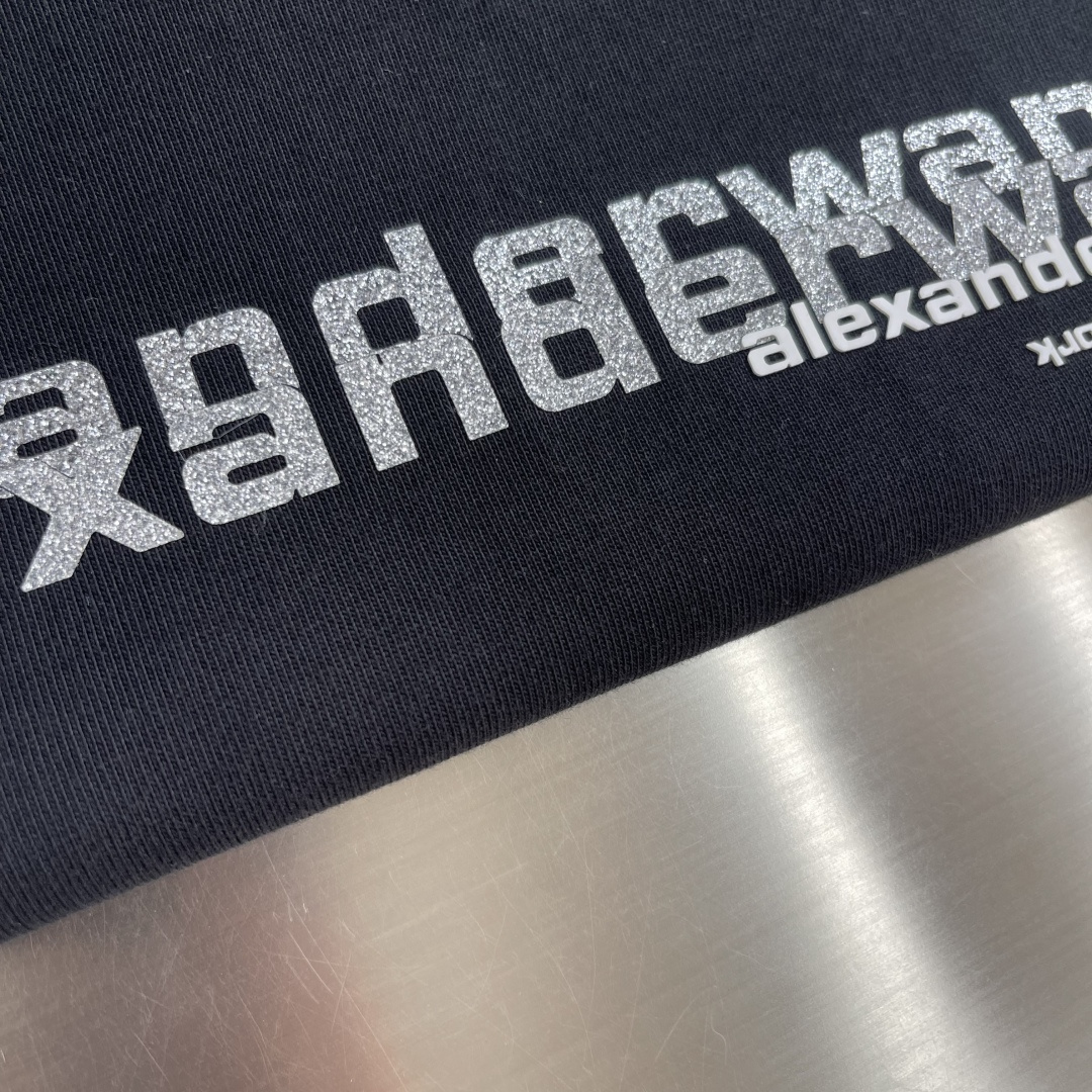 -Alexander Wang 2026SS春夏新款闪银粉对位印花短袖T恤，太帅了 印花发泡很有质感，采