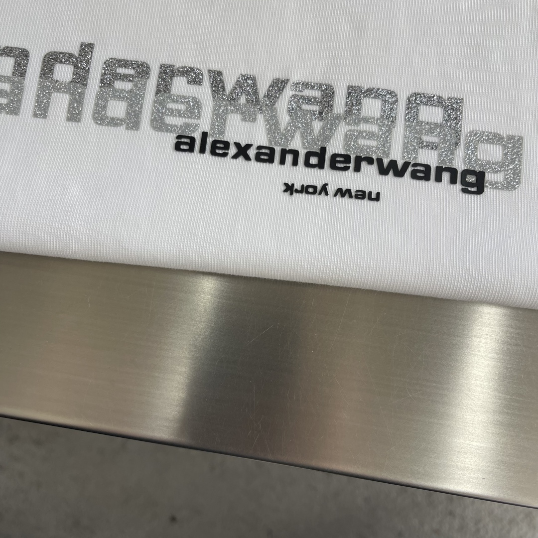 -Alexander Wang 2026SS春夏新款闪银粉对位印花短袖T恤，太帅了 印花发泡很有质感，采