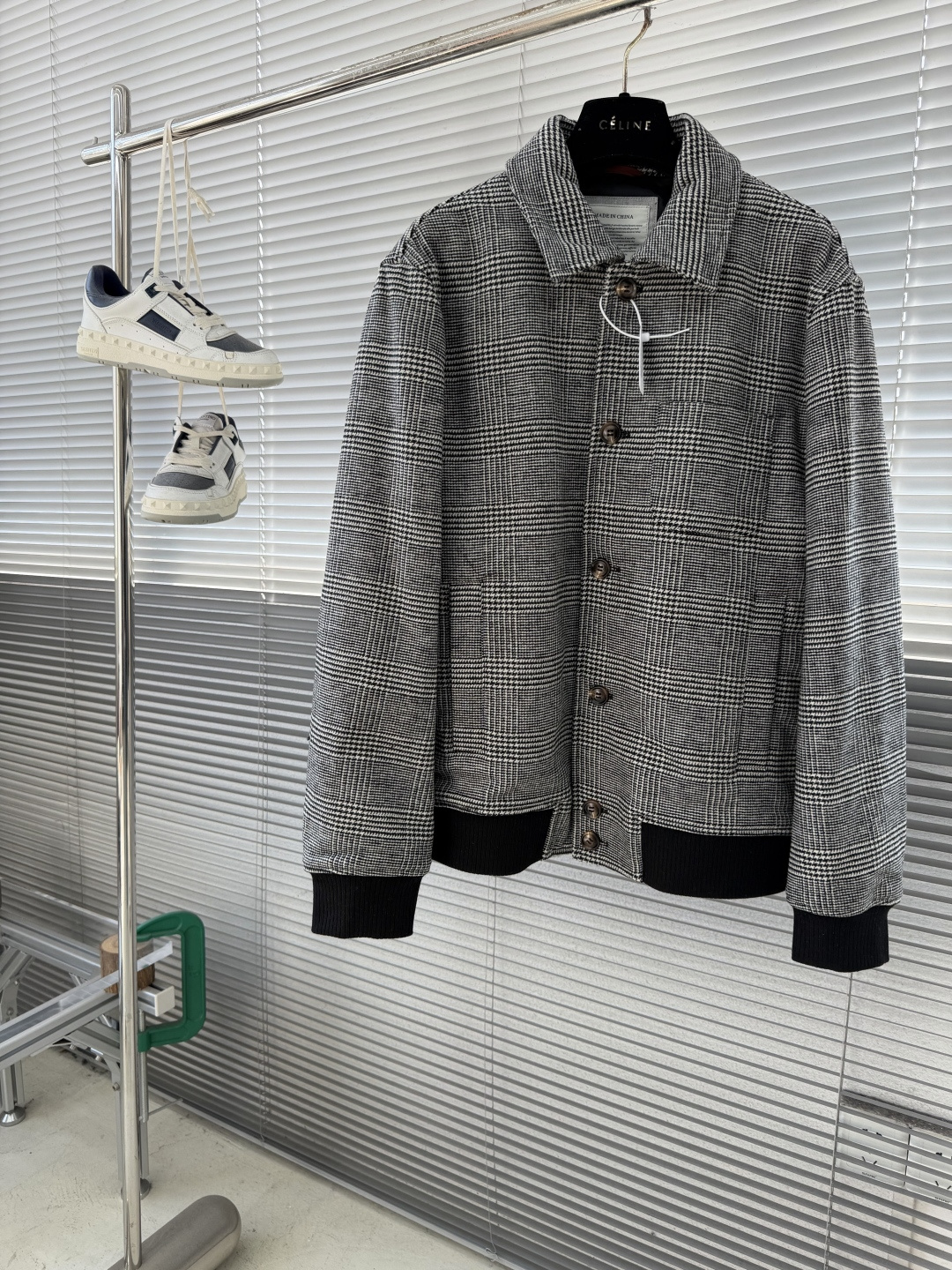 NO:743519,The highest version on the market, the girl will inspect the goods, trim the three marks on the threads, and ship the goods. You can post pictures and take videos. If you want quality or service, please add me on WeChat. We will not accept urgent orders. -BC  New wool jacket. This is a classic Prince of Wales plaid design. The plaid is low-key and elegant, and is super textured for autumn and winter wear. High-quality wool blend, soft and warm, neat tailoring, exquisite details, buttons and cuffs are very textured. Whether paired with a shirt, tie or knitted sweater, you can easily create a gentleman style or business casual style. It is a must-have item for your autumn and winter wardrobe! Size 48 50 52 54 56 58 60  Length 6567697173 7575 Bust 114 118 122 126130 134 Shoulder width 4647.54950.55253.555, Balenciaga-clothing, balenciaga, jackets & coats, jackets & coats, shirts, ties,19860909市面最高版本小妹验货、修剪线头上三标、发货可发图及拍视频,要品质要服务的加我微信,不接急单. -BC 新款羊毛夹克外套.这款采用经典威尔士亲王格纹设计,格纹低调优雅,秋冬穿搭超有质感.高品质羊毛混纺,柔软又保暖,剪裁利落,细节精致,纽扣和袖口都很有质感.无论搭配衬衫领带还是针织衫,都能轻松打造绅士风或商务休闲风,是秋冬衣橱必备单品! 码数48 50 52 54 56 58 60 衣长6567697173 7575 胸围 114 118 122 126130 134 肩宽4647.54950.55253.555,巴黎世家-服装,balenciaga,jackets & coats,jackets & coats,shirts,ties,,Women's clothing