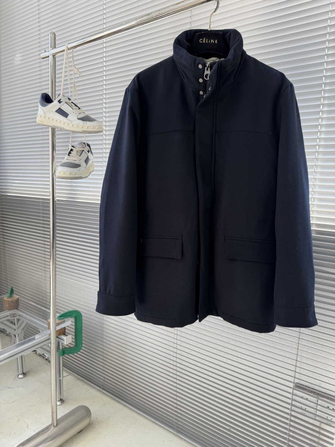 NO:743529,The highest version of the girl on the market inspects the goods, trims the three marks on the threads, and delivers the goods. You can send pictures and take videos. If you want quality and service, add me on WeChat. We will not accept urgent orders. -Loro The highest version of the girl on the market inspects the goods, trims the three marks on the threads, and delivers the goods. You can send pictures and take videos. If you want quality and service, add me on WeChat. We do not accept urgent orders. Piana  New cashmere long jacket. This cashmere jacket is made of cashmere, feels soft and delicate, warm and light, and is super comfortable to wear in autumn and winter! The stand-up collar + zipper design is windproof and practical. There are two symmetrical pockets on the front, which is very convenient for daily storage of small items. It is low-key and versatile, easy to manage for commuting and leisure, simple and neat tailoring, perfect texture Code number 48 50 52 54 56 58 60  Length 73757779818282 Bust 112 116 120 124 128 132 136 Shoulder width 46.5 48 49.5 51 52.5 54 55.5, Balenciaga-clothing, balenciaga, loro piana, jackets & coats, jackets & coats,19860909市面最高版本小妹验货、修剪线头上三标、发货可发图及拍视频,要品质要服务的加我微信,不接急单. -Loro 市面最高版本小妹验货、修剪线头上三标、发货可发图及拍视频,要品质要服务的加我微信,不接急单.Piana 新款羊绒长款夹克外套.这款羊绒外套采用羊绒,触感柔软细腻,保暖又轻盈,秋冬穿超舒服!立领+拉链设计,防风又实用,正面有两个对称口袋,日常收纳小物超方便.低调百搭,通勤休闲都能轻松驾驭,剪裁简约利落,质感满分 码数48 50 52 54 56 58 60 衣长73757779818282 胸围 112 116 120 124 128 132 136 肩宽46.5 48 49.5 51 52.5 54 55.5,巴黎世家-服装,balenciaga,loro piana,jackets & coats,jackets & coats,,Women's clothing